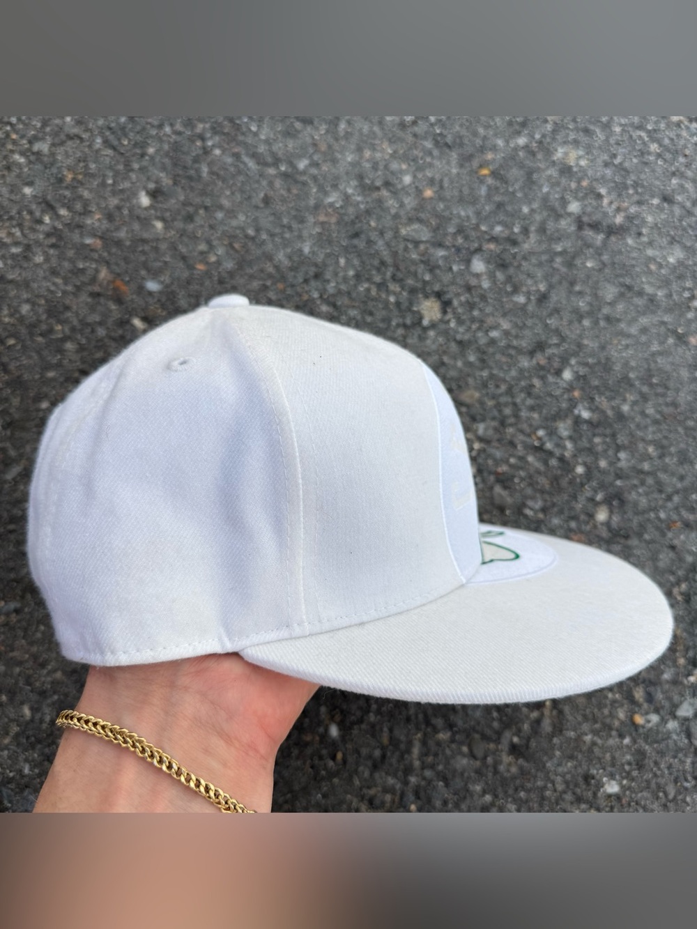 Boston Celtics Adidas Fitted Hat 7 1/4 Adult Men NBA White Clover Playoffs - Picture 3 of 10